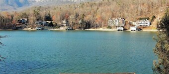 Loose Moose Lodge - Carolina Properties Lakefront