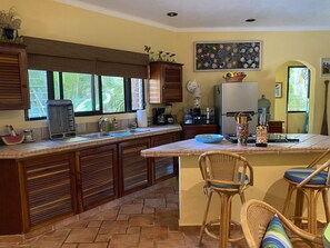 Microwave, coffee/tea maker, toaster, blender