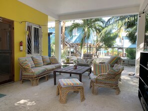Terrace/patio - Gumbo Limbo - Sea-Esta Studio - Steps to the Ocean, Free Bikes, Free WiFi (Caye Caulker)