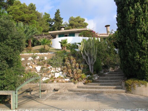 Large Villa dating back to the '60s in the private area of ​​Capo d'Arco in Elba