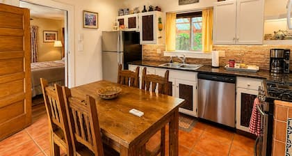 Casa Quintana: Charming 1 Bedroom Home; Hot Tub; Walking Distance to the Plaza