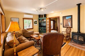 Smart TV, fireplace, DVD player, books