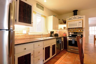 Casa Quintana:  Charming 1 Bedroom Home; Hot Tub; Walking Distance to the Plaza