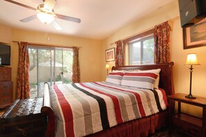 1 bedroom, iron/ironing board, free WiFi, bed sheets - Casa Quintana: Charming 1 Bedroom Home; Hot Tub; Walking Distance to the Plaza (Santa Fe)