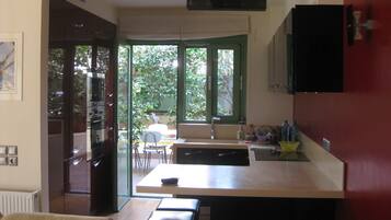 Refrigerador, microondas, horno, placa de cocina