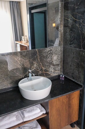 Standard Room | Bathroom - Gargaron Beach Hotel (Ayvacik)