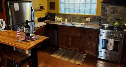 The Cactus Pad, A Destination Dwelling in Historic Old Town Cottonwood