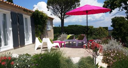 Charmante villa moderne et climatisée pour 6 personnes.