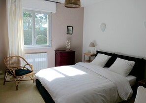 4 chambres, fer et planche à repasser, lit parapluie, Wi-Fi gratuit