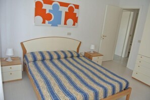 3 bedrooms, bed sheets