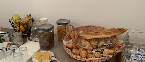 Daily continental breakfast (EUR 10 per person)