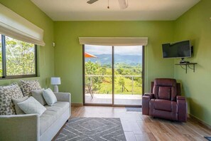 Smart TV - Villa Kiskadee - Beautiful Mountain Views (manuel antonio)