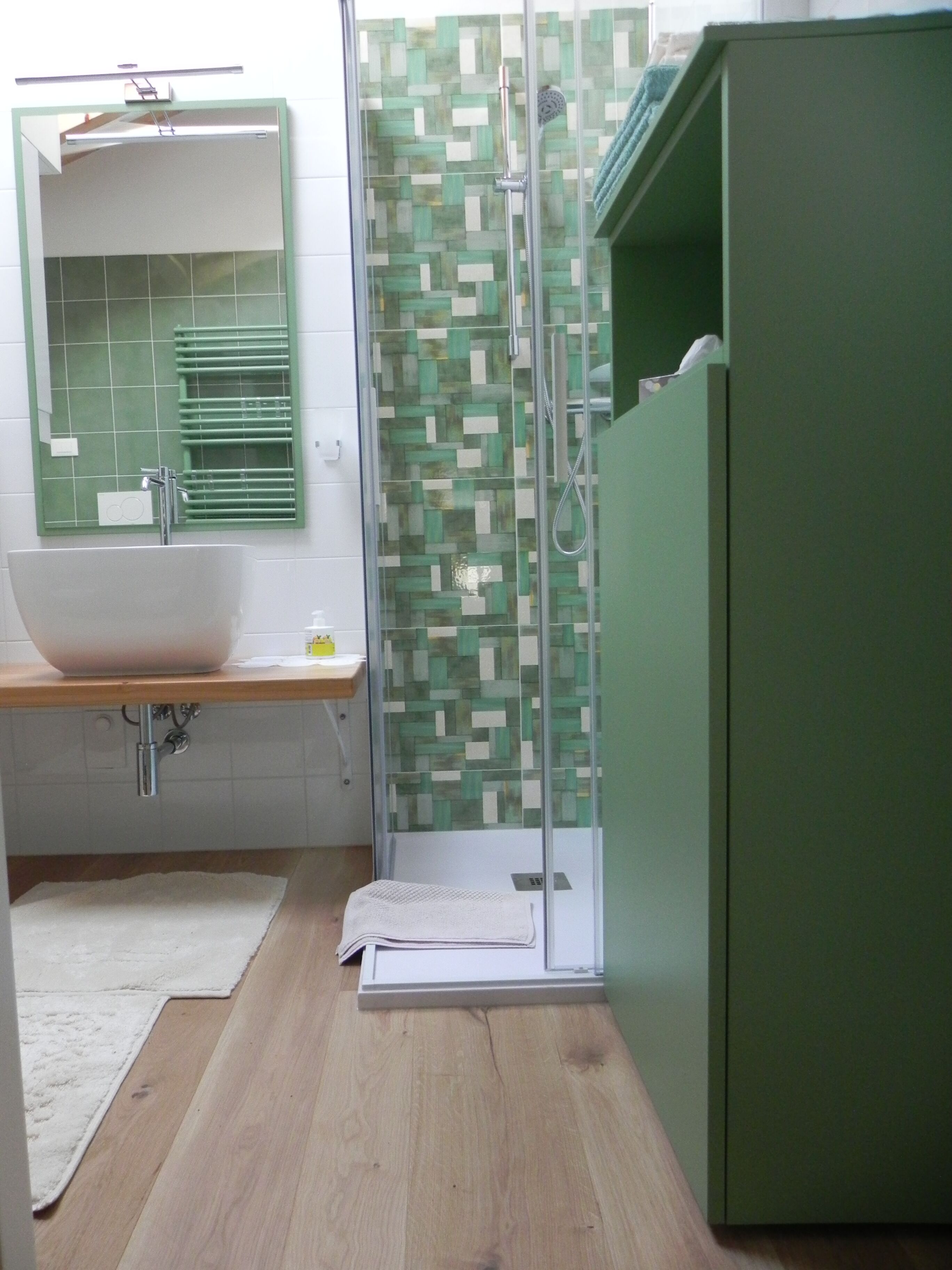 Dusche, Haartrockner, Bidet, Handtücher