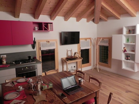 Fridge, microwave, oven, stovetop. At Meri's, ROOM NR. 2, tourist rental 026026-LOC-00004
