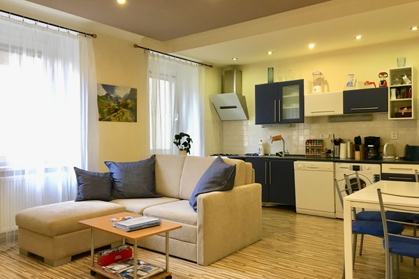 TV connectée, lecteur de DVD, livres, vidéothÚque