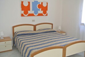 3 bedrooms, bed sheets