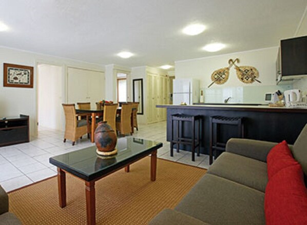 TV, DVD player, table tennis, stereo - Ocean turtles, tropical fish, beautiful coral! (Nadi)