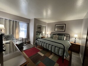 3 bedrooms, iron/ironing board, free WiFi, bed sheets