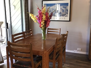 Dining - Rustic Sunshine - Sleeps 8, On Bus Route, Near The Village + Eagle! (Mammoth Lakes)