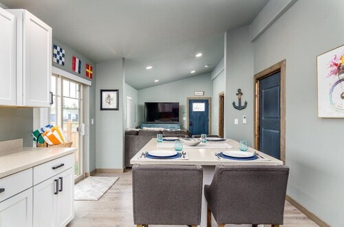 *Downtown Location*Hot Tub*Fenced Yard for Dogs*