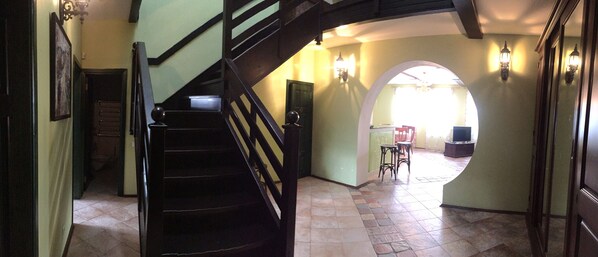 المنشأة من الداخل