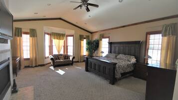 6 bedrooms, desk, iron/ironing board, Internet