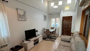 TV, DVD player, books, video library - 2 Bedroom Villa on 5* golf resort w/Own Pool, Countryside Views, A/C (Torre Pacheco)