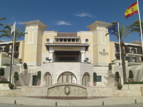 2 Bedroom Villa on 5* golf resort w/Own Pool, Countryside Views, A/C