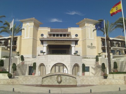 2 Bedroom Villa on 5* golf resort w/Own Pool, Countryside Views, A/C