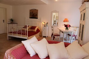 2 slaapkamers, een strijkplank/strijkijzer, wifi, beddengoed