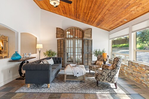 French Farmhouse On Boutique Farm - Close to The Beach