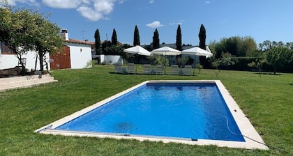 Typical renovated house with swimming pool, 10 people, 15/20 min. from the beach