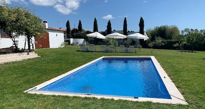 Typical renovated house with swimming pool, 10 people, 15/20 min. from the beach 