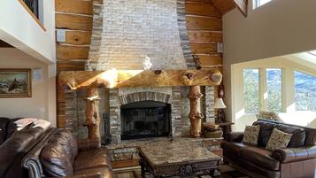 Smart-TV, Kamin, DVD-Player, Tischfußball