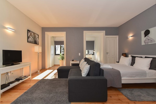 2 bedrooms, in-room safe, desk, iron/ironing board