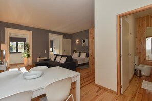 Interior - Apartment Almada Deluxe One bedroom for 2 and a sofa bed for 2 persons (Porto)