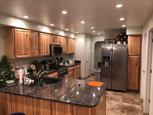 Gemütliche, aber geräumige Hütte in den Bergen neben Strawberry Creek