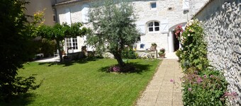 Room MAUVE, Bed and Breakfast Saint Roch, indoor heated pool