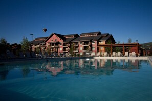 Piscina interna, piscina externa