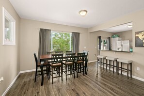 Dining - Garland District Modern House - 7 min to Downtown! (Spokane)