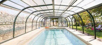 Room ORANGE, Bed and Breakfast Saint Roch, indoor heated pool