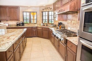 Frigorifero, macchina per tè/caffè, pentole/stoviglie/utensili