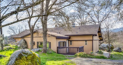 Rock View Villa, close to highway 41