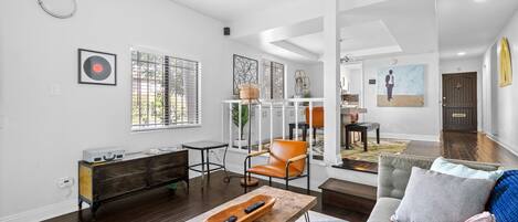 Smart TV, fireplace, DVD player, books