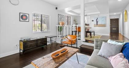 Heart of Hollywood ★ 2 Car Private Parking ★ Walk To Attractions!