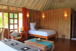 4 habitaciones, tabla de planchar con plancha y cuna de viaje 