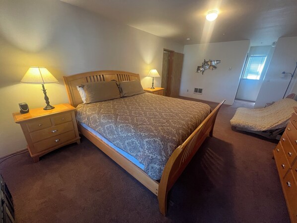 1 bedroom, bed sheets