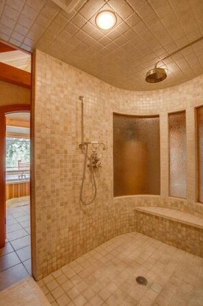 Spa - Snowgrass Lodge - River, Mountain Views & Hot Tub (Leavenworth)