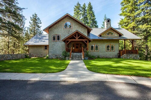 Snowgrass Lodge - River, Mountain Views & Hot Tub