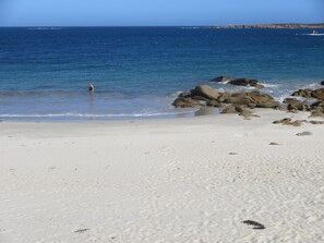 På stranden